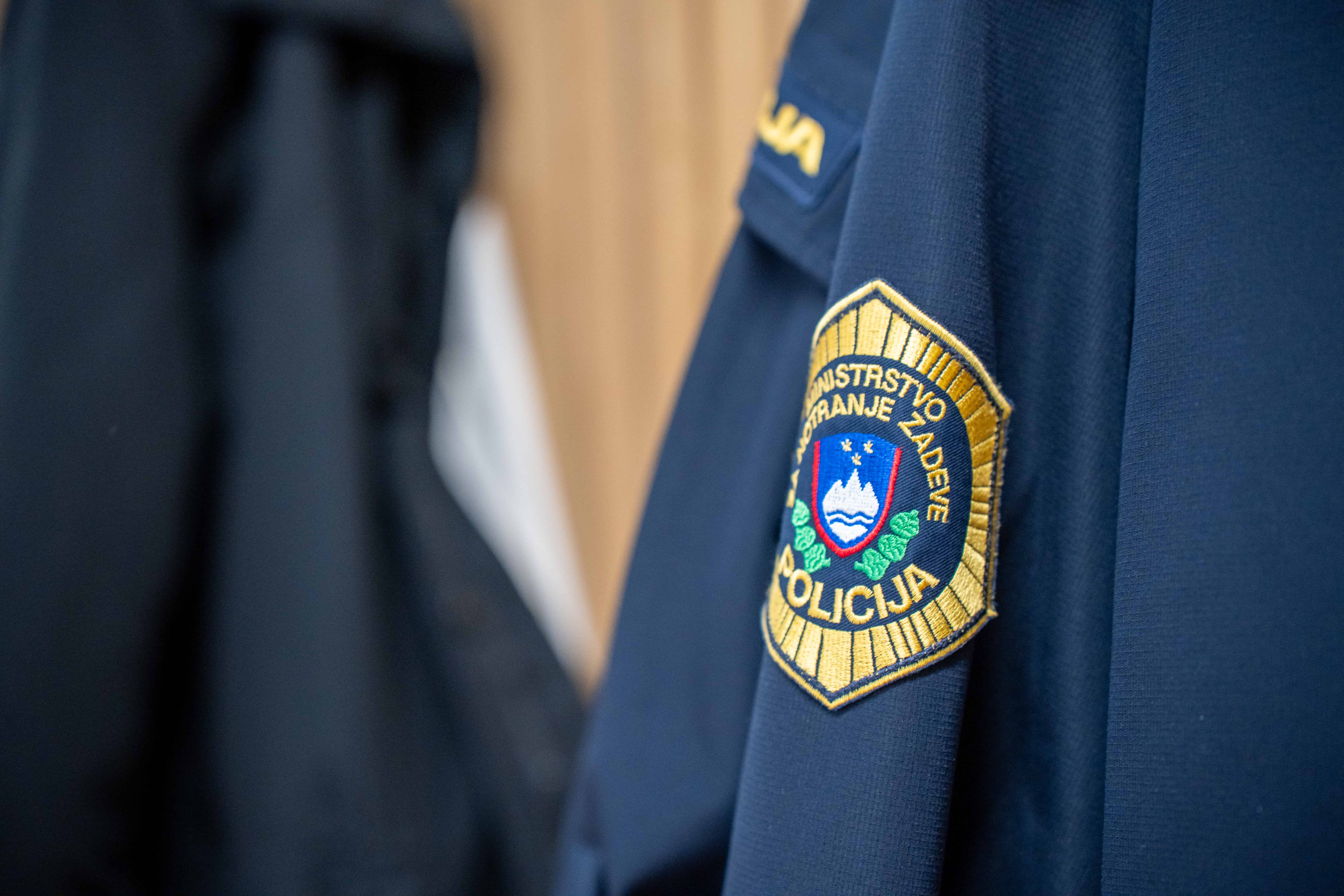 Starejši mladoletnik trikrat postavil predmete na železniške tire ter s tem ogrozil življenja in varnost železniškega prometa