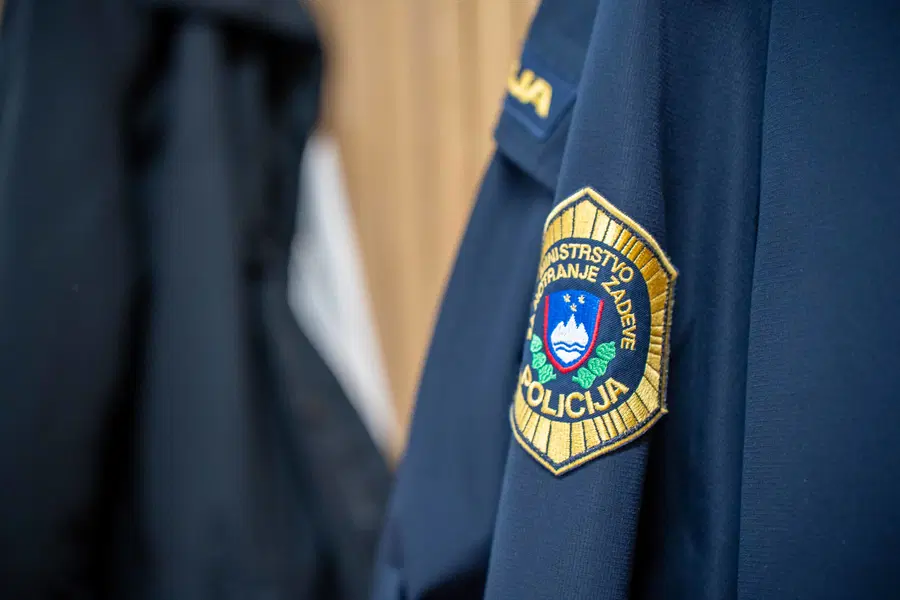 Na Tolstem Vrhu zagorelo kombinirano vozilo