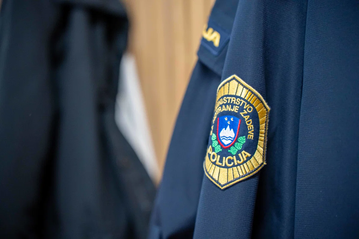 Na Tolstem Vrhu zagorelo kombinirano vozilo