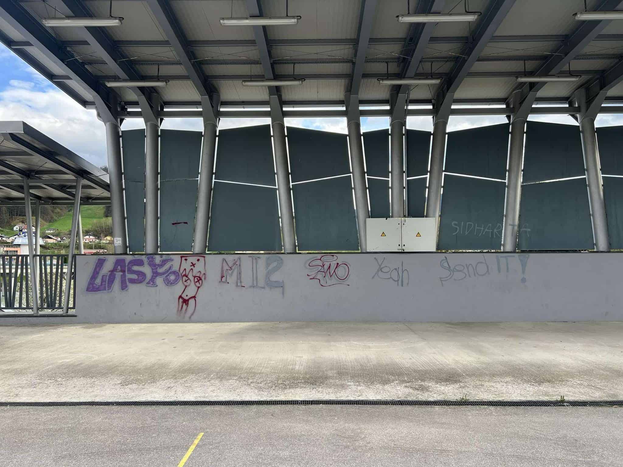 V Dravogradu so bili na delu vandali. Vsak komentar je popolnoma odveč