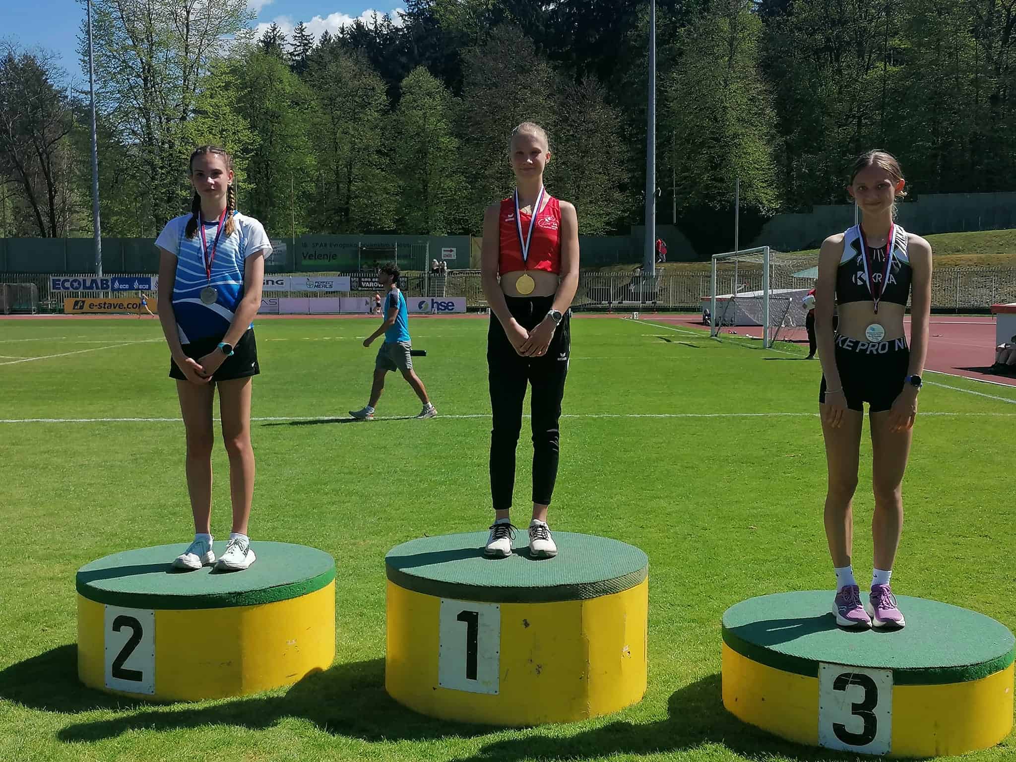 Ana Vita Verneker postavila nov državni rekord na državnem prvenstvu v dolgih tekih (FOTO)