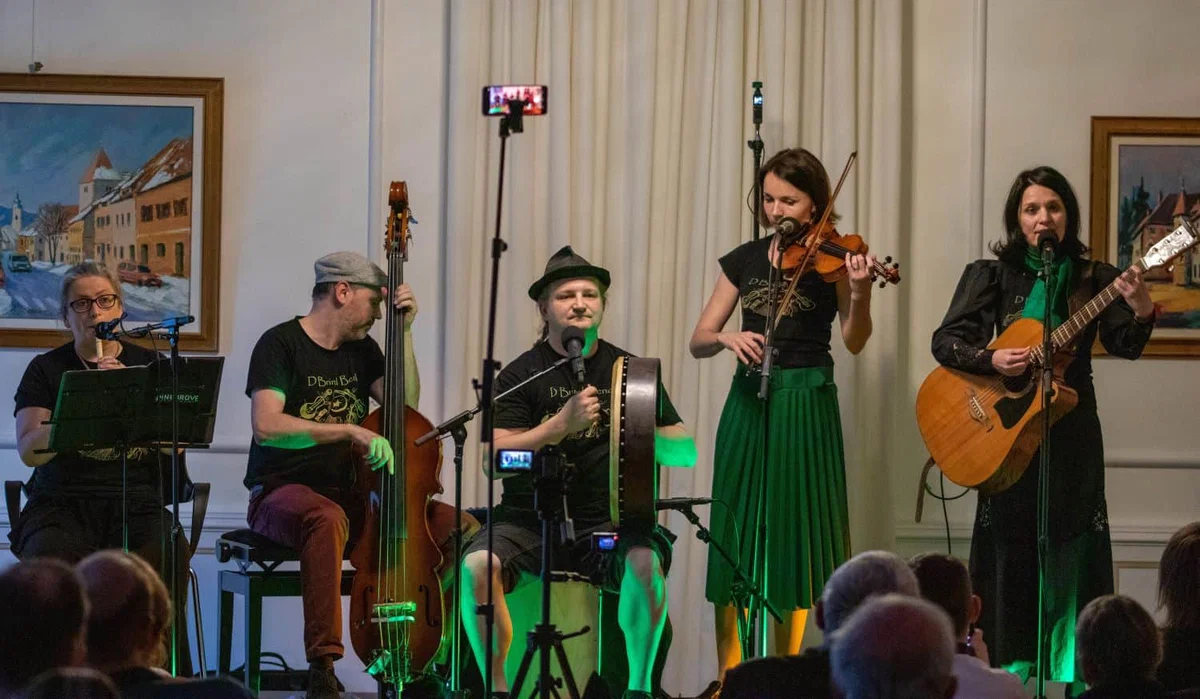 V Dvorcu Bukovje so odmevali zvoki irske glasbe