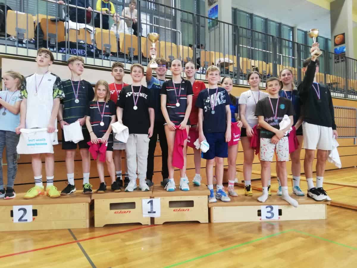 Na ekipnem državnem prvenstvu v badmintonu najboljši OŠ Koroški jeklarji in Gimnazija Ravne