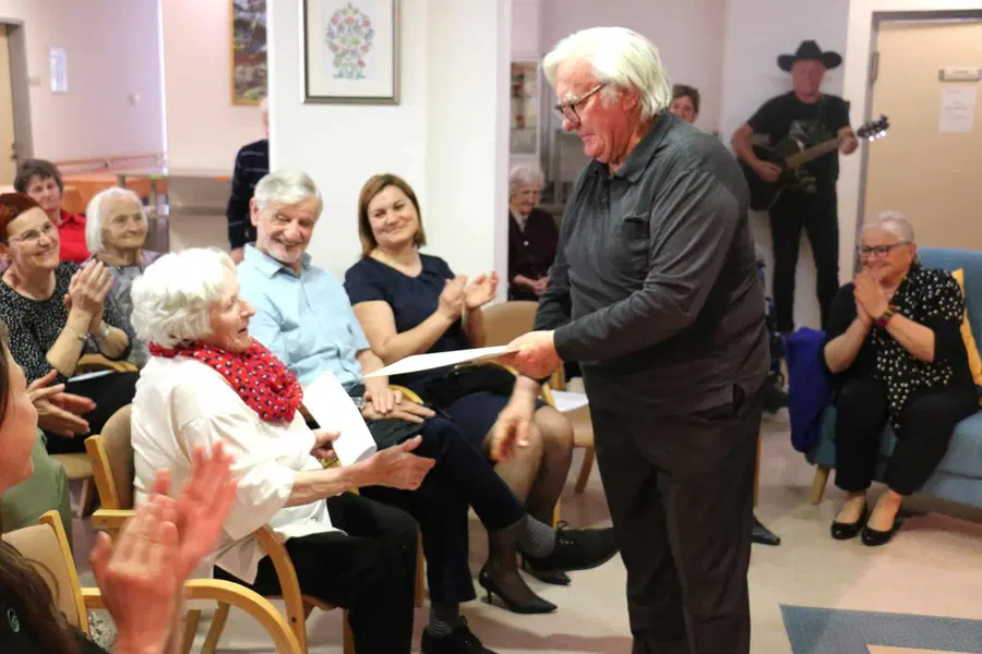 V spomin na Mitjo Šipka so v Domu starostnikov Slovenj Gradec zaključili Bralno značko Toneta Partljiča (FOTO)