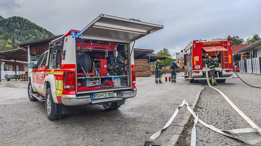 FOTO: To je razlog, da je bilo v Mežici veliko gasilcev