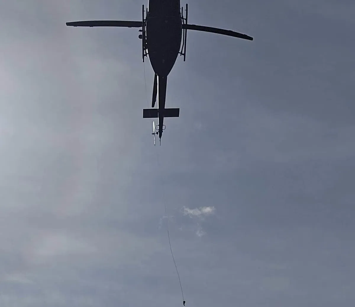 V Dravogradu se je pri delu v gozdu poškodoval delavec. S helikopterjem so ga prepeljali v bolnišnico (FOTO)