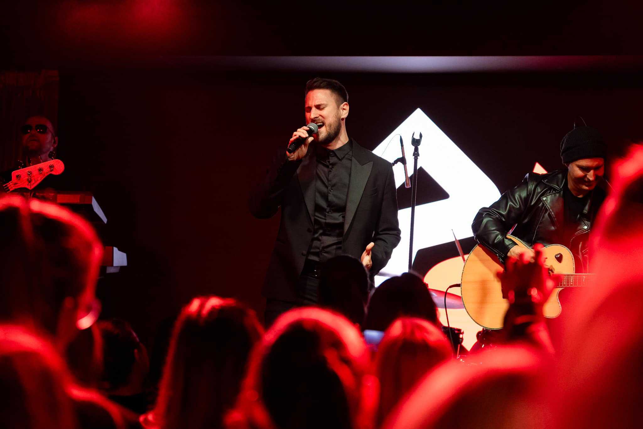 Ta četrtek se v Kotljah obeta koncert Gregorja Ravnika