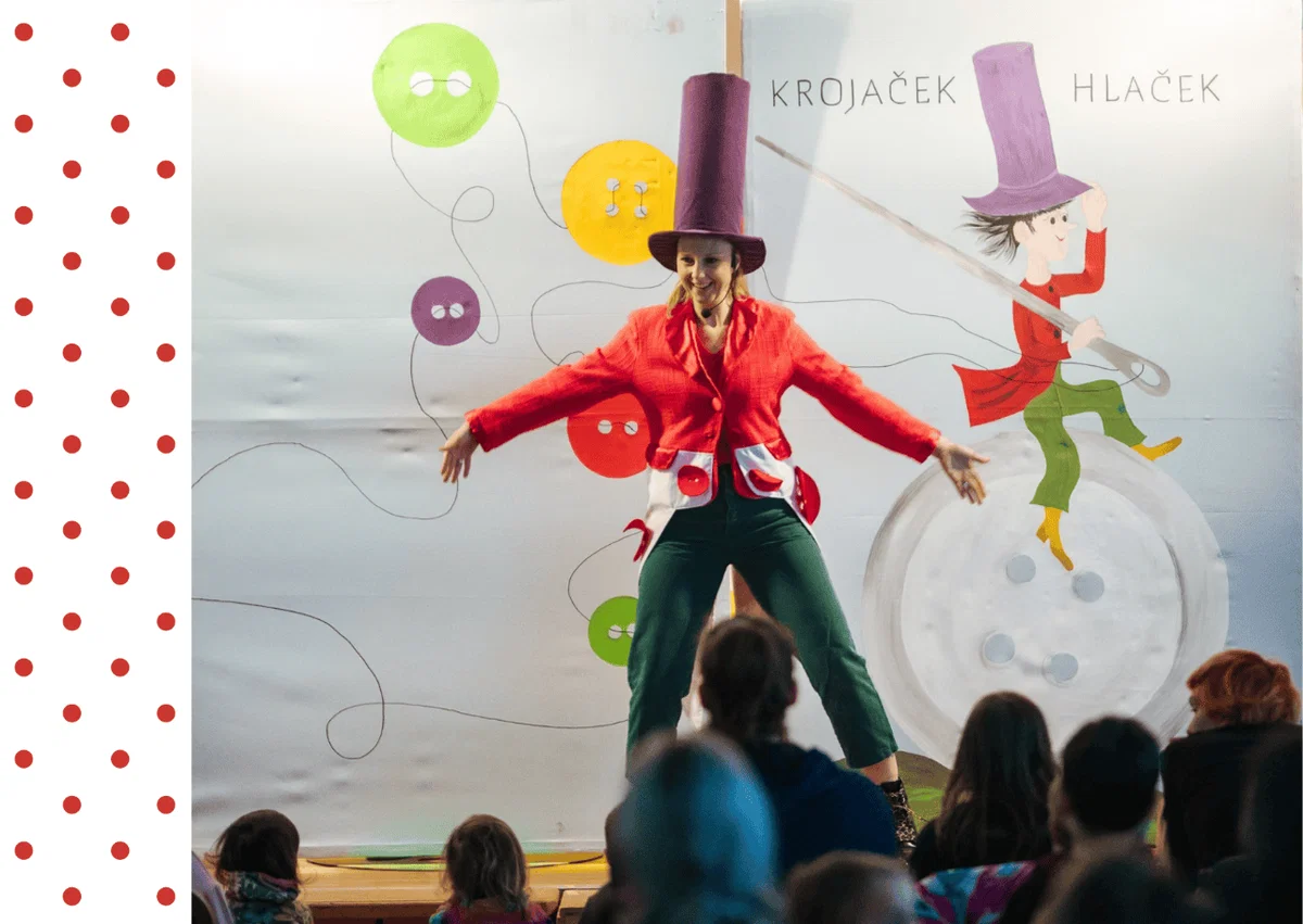 Prvo predstavo Linhartovega srečanja predstavlja Dramska skupina Krojaček Hlaček iz Vrtca Prevalje
