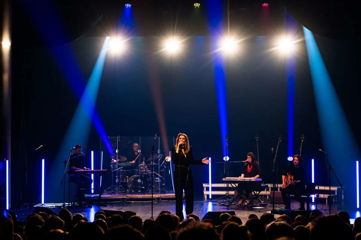 V Narodni dom Mežica ta konec tedna prihaja Manca Špik. Privoščite si "Koncert za dušo"