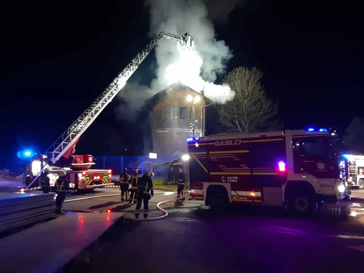 V Otiškem vrhu zagorel lesen objekt (FOTO)