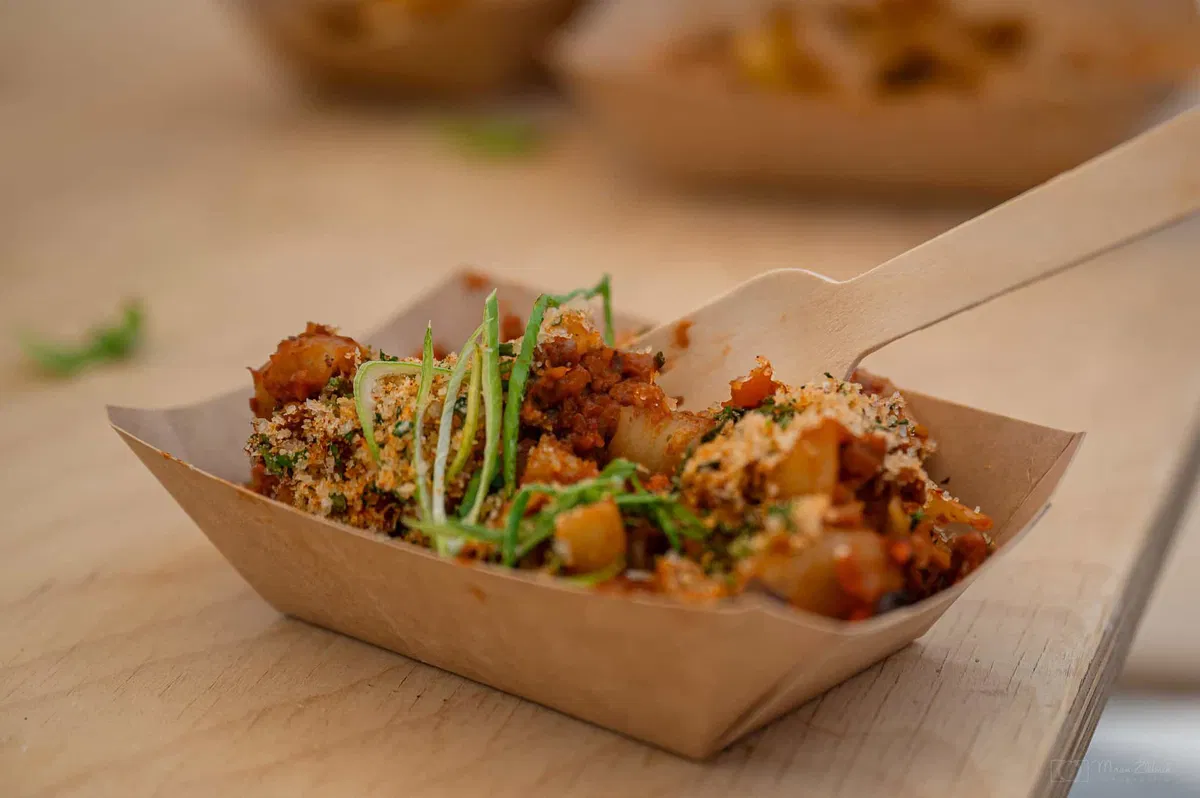 Prihajajoča sobota bo v znamenju Makaronflajša in r'pičeve tife