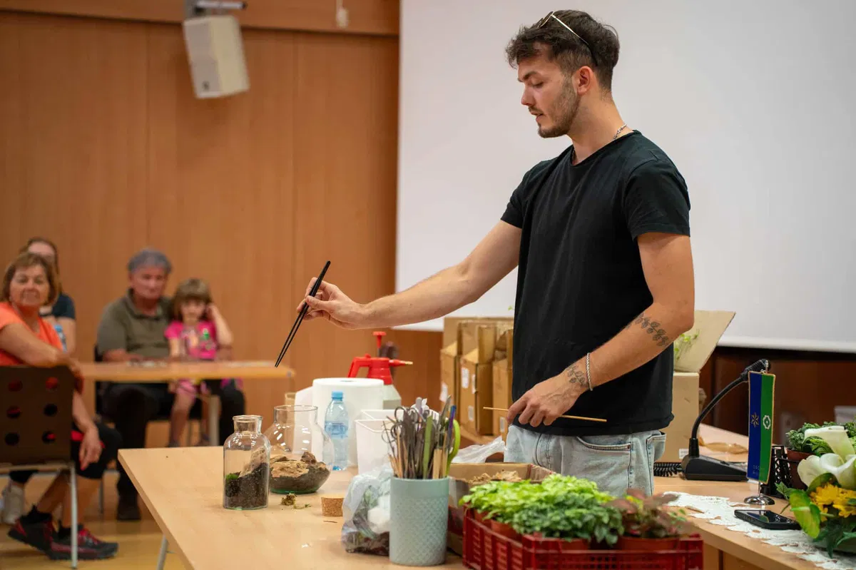 FOTO: Na delavnici v Mislinji so nastali čudoviti rastlinski terariji - tropikariji