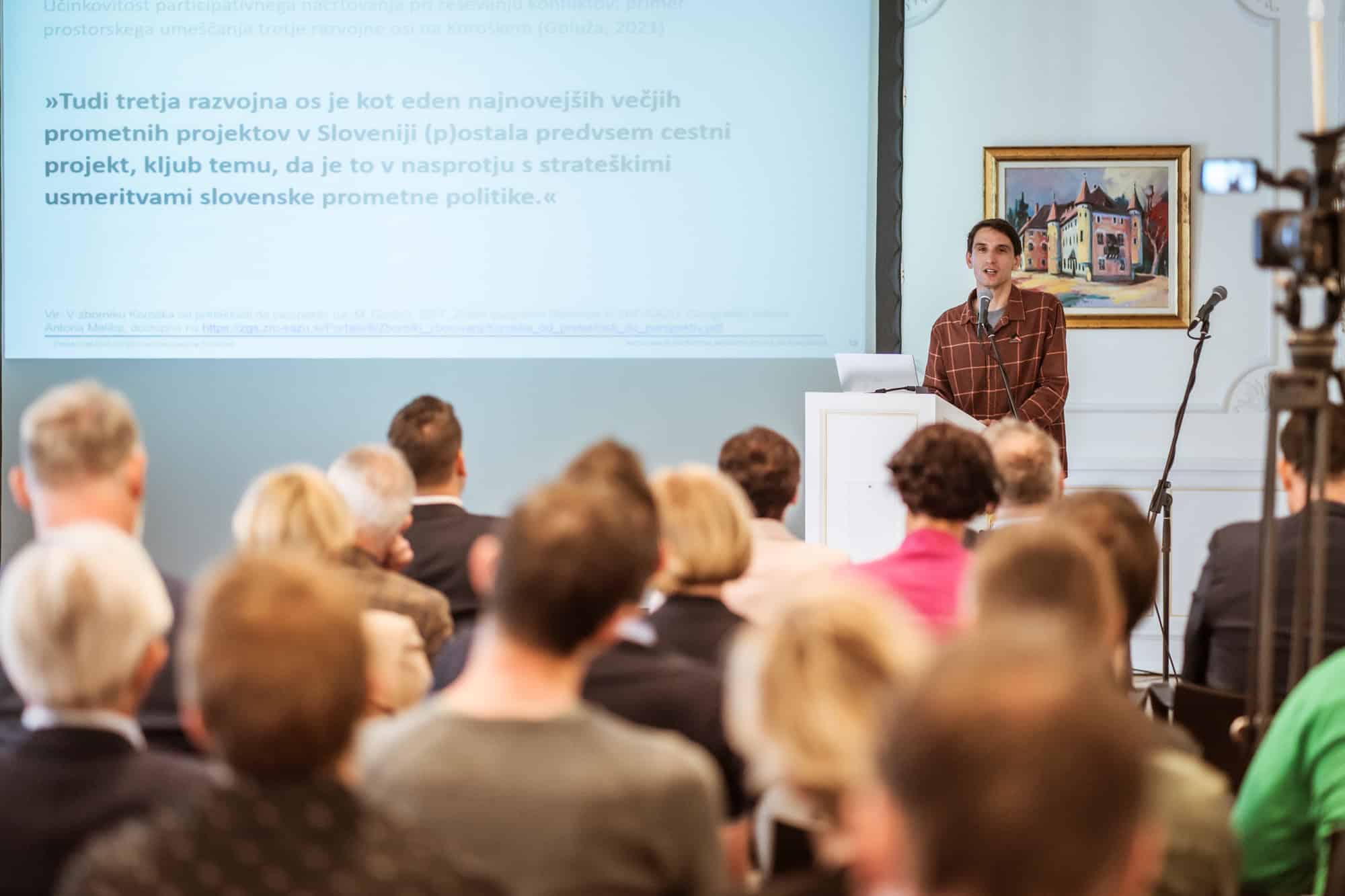 Na strokovnem posvetu v Dravogradu spregovorili na temo "Razvojne in prometne infrastrukture na Koroškem"