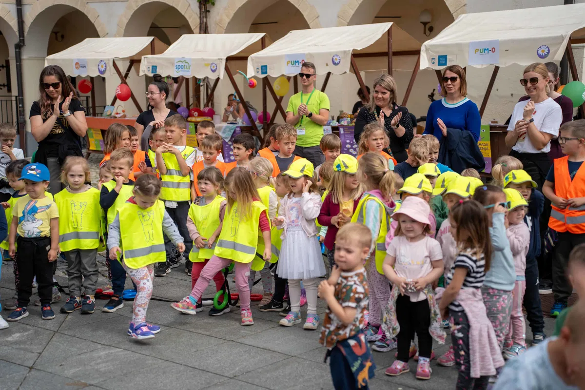 FOTO in VIDEO: Parada učenja v Slovenj Gradcu medgeneracijsko povezuje obiskovalce