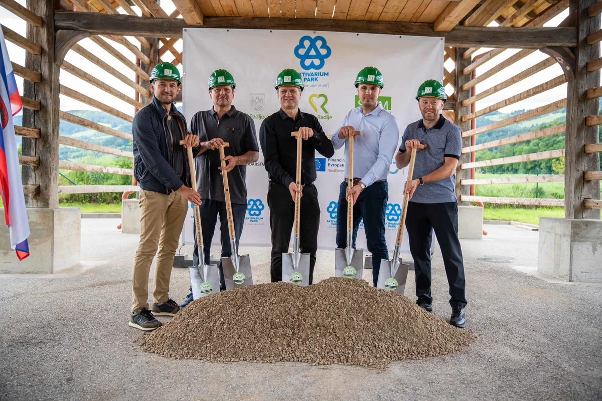 VIDEO IN FOTO: V Radljah ob Dravi so slovesno zasadili prvo lopato za izgradnjo Aktivariuma