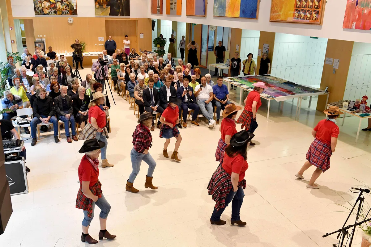 FOTO: Praznovanje 10. obletnice društva Koroškega medgeneracijskega centra (KMC)