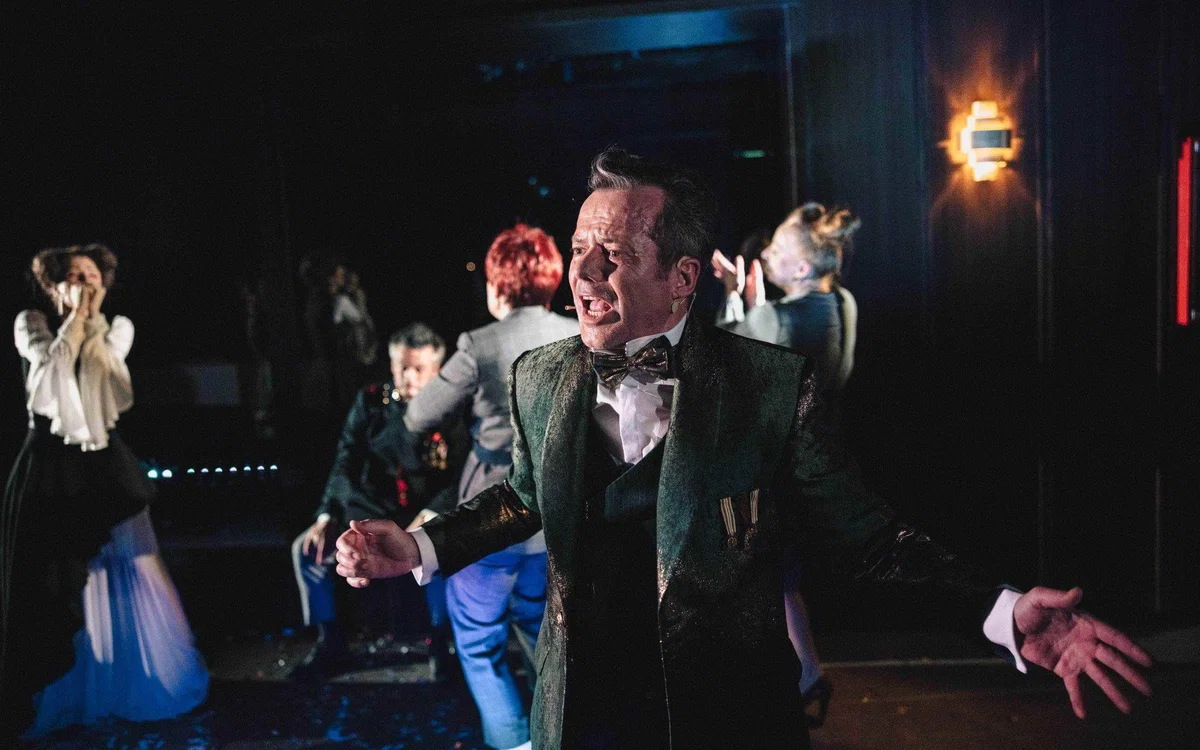 Drama Farma Orwell gostuje v Mežici