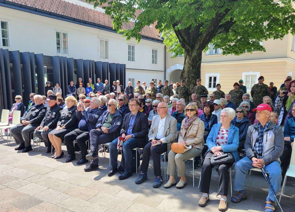 FOTO: Slovesnost ob 150. obletnici rojstva generala Rudolfa Maistra na grajskem dvorišču Koroške osrednje knjižnice