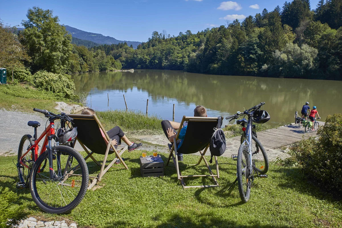 Na Gortini neznani storilec vlomil v uto ob pomolu na reki Dravi 