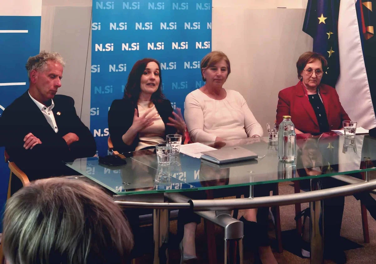 Koroško je obiskala evropska poslanka Ljudmila Novak in sodelovala na okrogli mizi z naslovom Razvoj obmejnih regij - 20 let Slovenije v EU