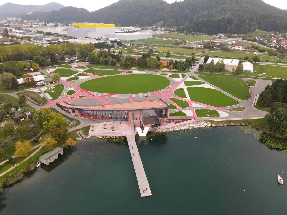 Le še dober teden nas loči do nore zabave s Prljavim Kazalištem na Velenjskem jezeru