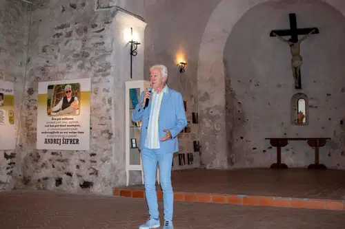 FOTO: NIČ proti VEČnosti – razstava o glasbeni poti Andreja Šifrerja gostuje v Dravogradu