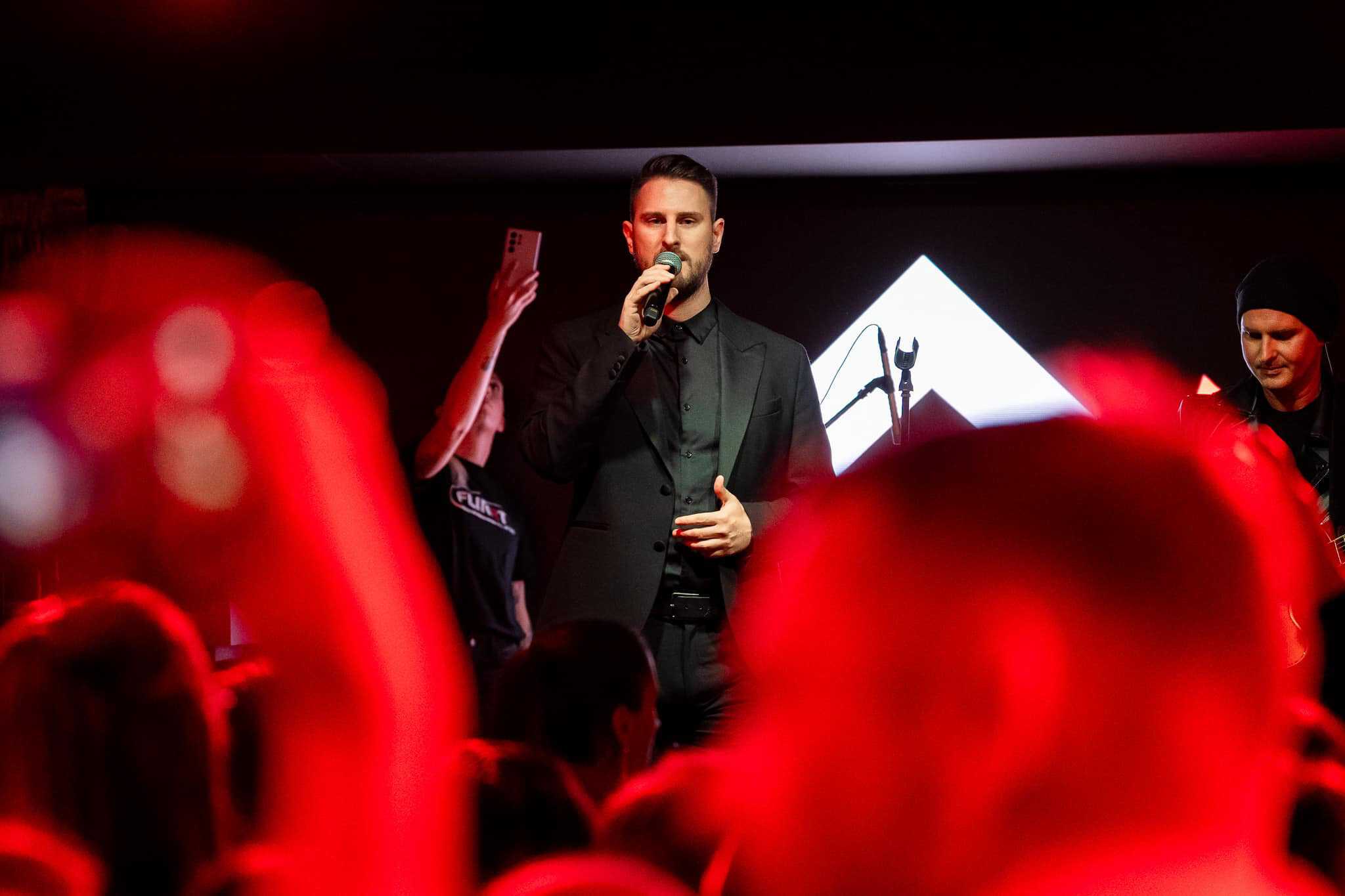 Četrtek v večnamensko dvorano Kotlje prinaša koncert Gregorja Ravnika