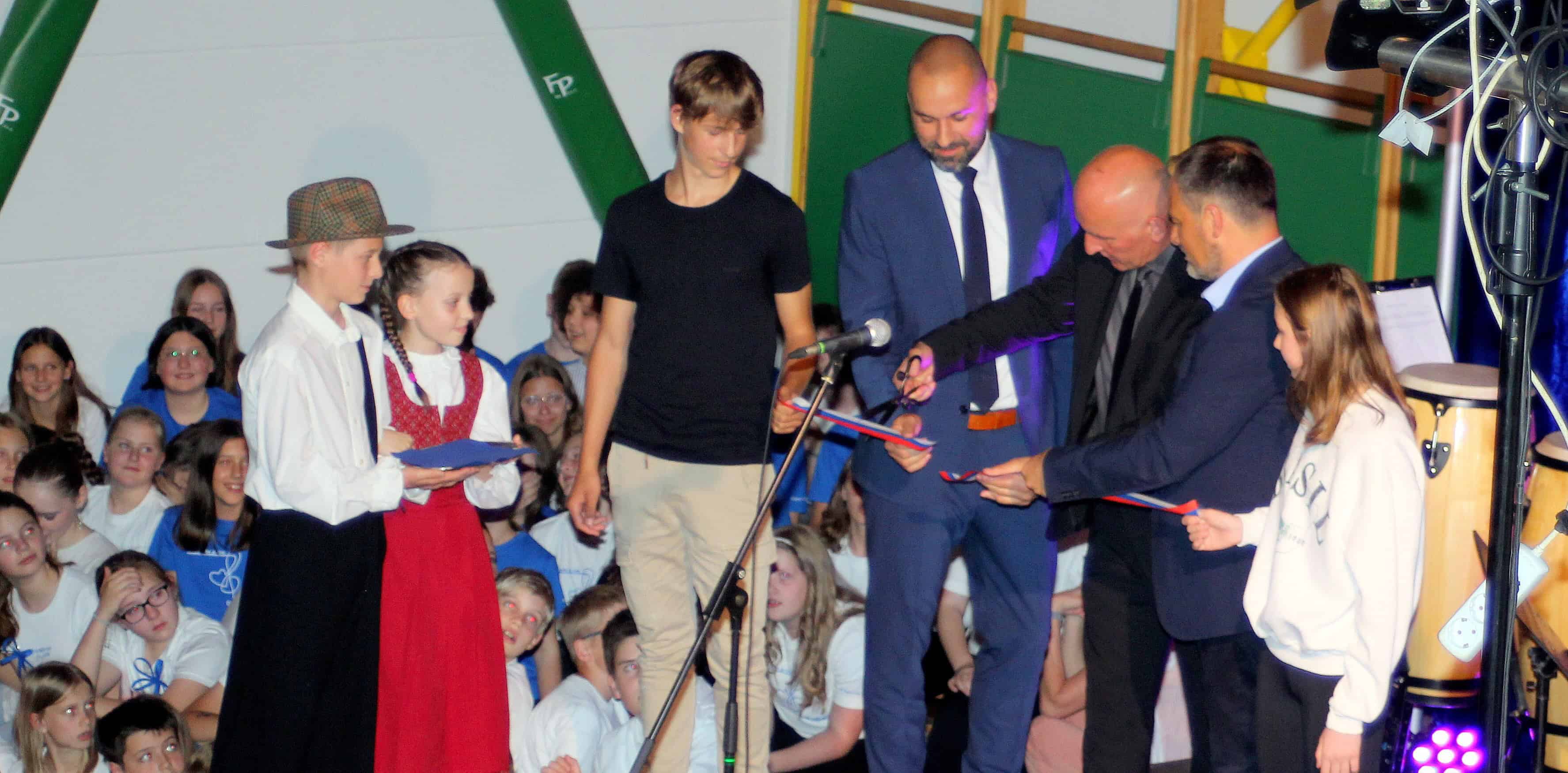 V OŠ Neznanih talcev Dravograd priredili že 40. dan šole