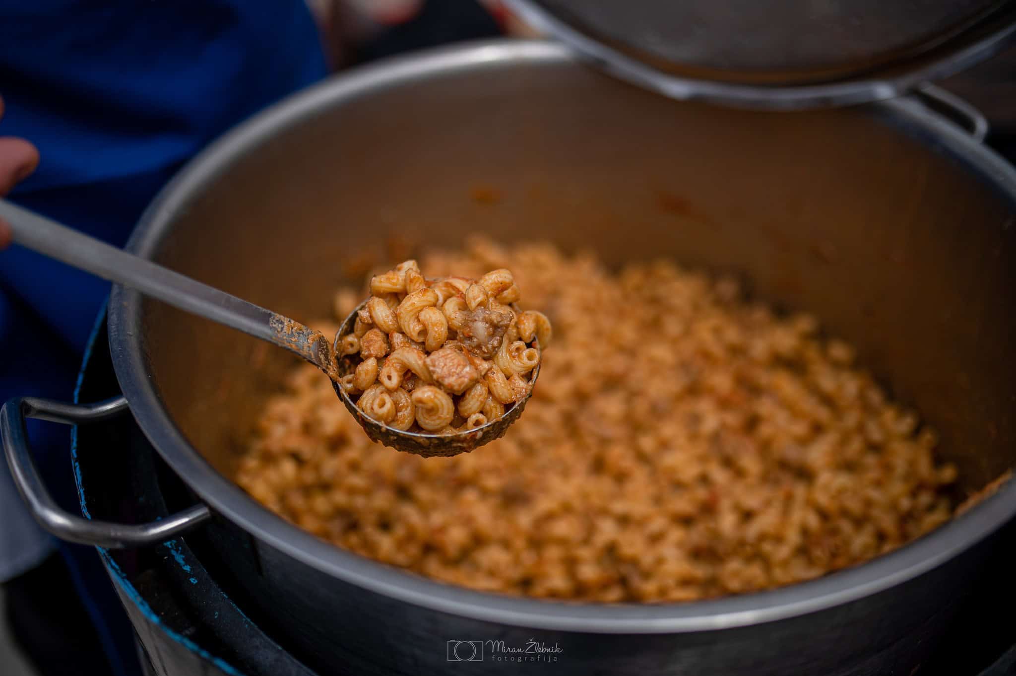 V Mežici bo ta konec tedna zadišalo po makaronflajšu in (tifi), pa tudi po dobrodelnosti
