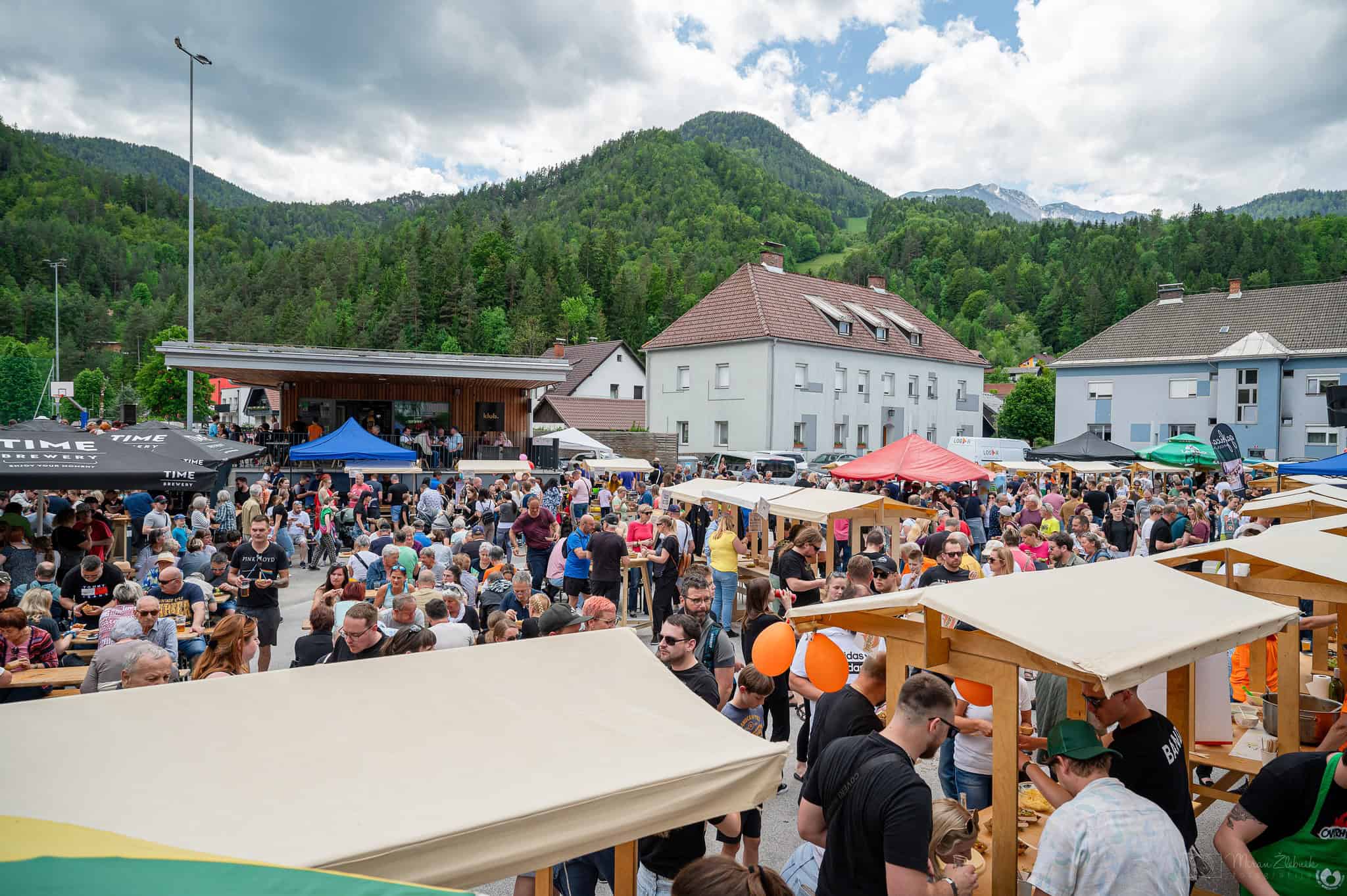 5. Festival Makaronflajša (in tife) privabil veliko množico ljudi. Za deklico Nežo zbrali kar 3.041 evrov