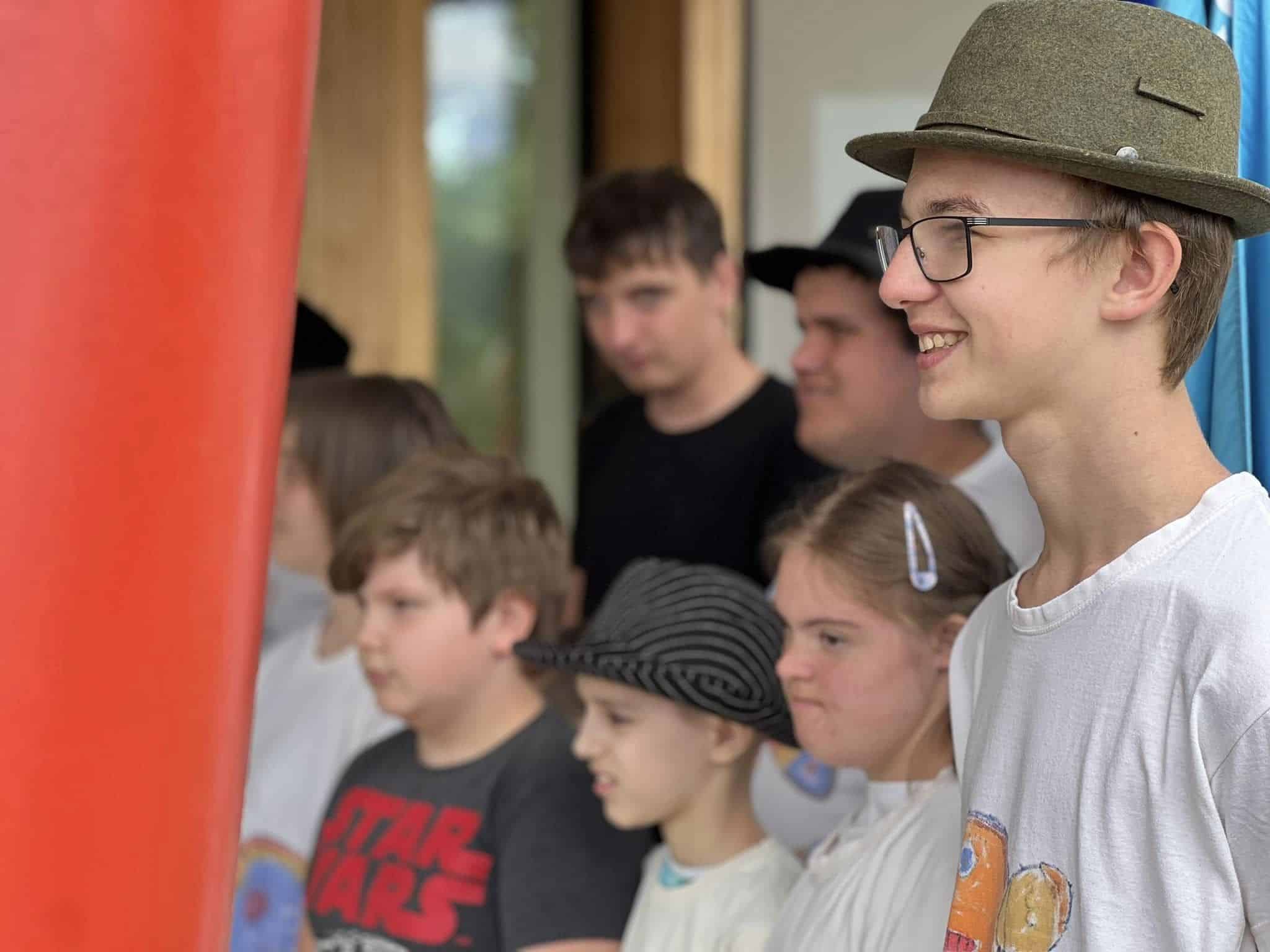 Zavod RISA obeležil mednarodni dan lahkega branja z okroglo mizo "Polne police lahkega branja"