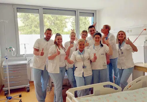 Ob mednarodnem dnevu medicinskih sester pozivi k izboljšanju delovnih pogojev