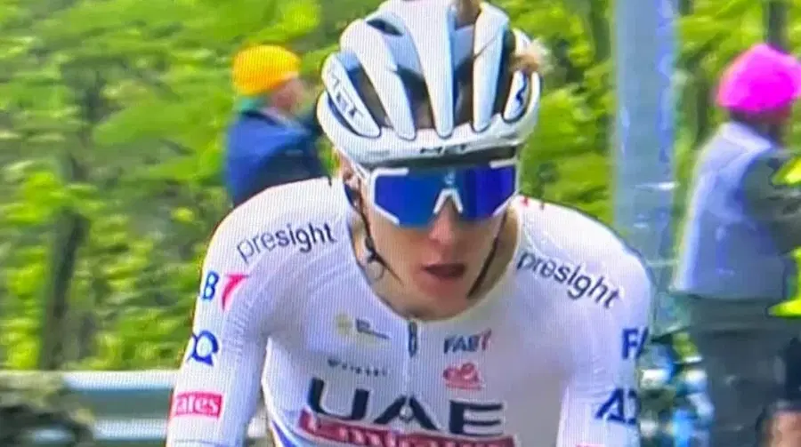 Pogačar po zmagi na svetišču Oropa oblekel rožnato majico