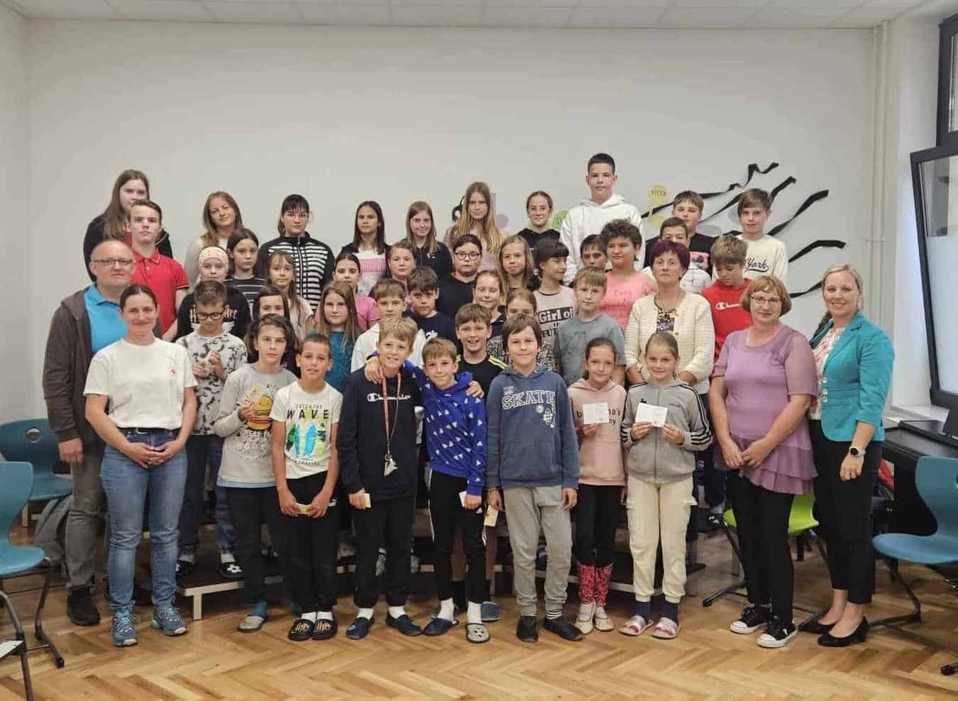 V OŠ Vuzenica potekal sprejem mladih članov Rdečega križa Slovenije