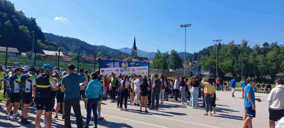 Skupina kolesarjev za dober namen se je ustavila danes v Vuzenici. Podarili so tudi kolo za dober namen (FOTO)