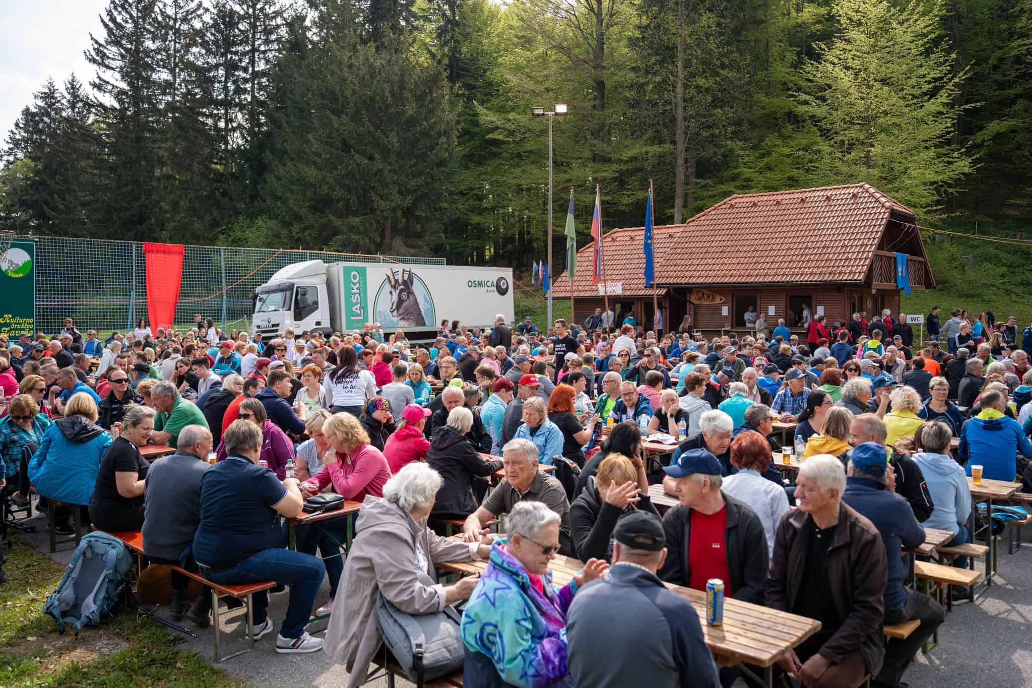 FOTO: Skupina Gadi in kulturni program privabila številne obiskovalce v Završe nad Mislinjo
