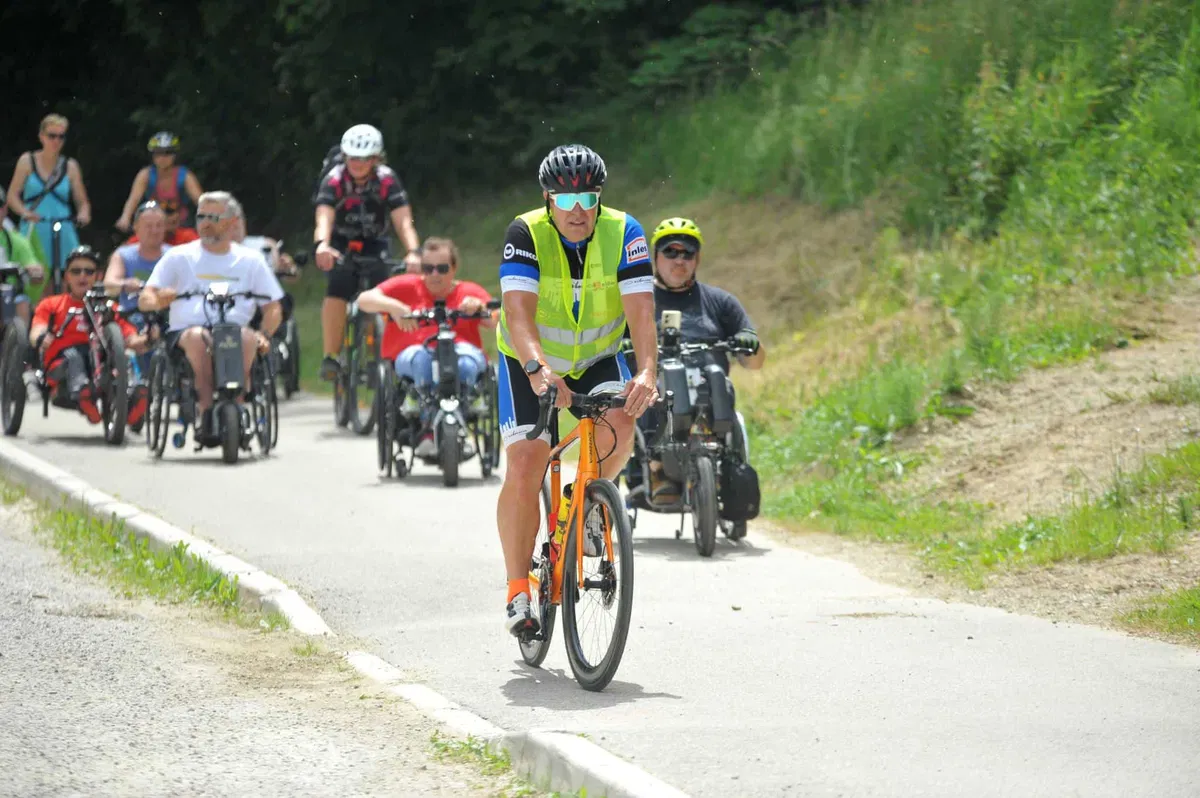 Foto: Ročni kolesarji z vožnjo po Štrekni obeležili jubilejno kolesarjenje