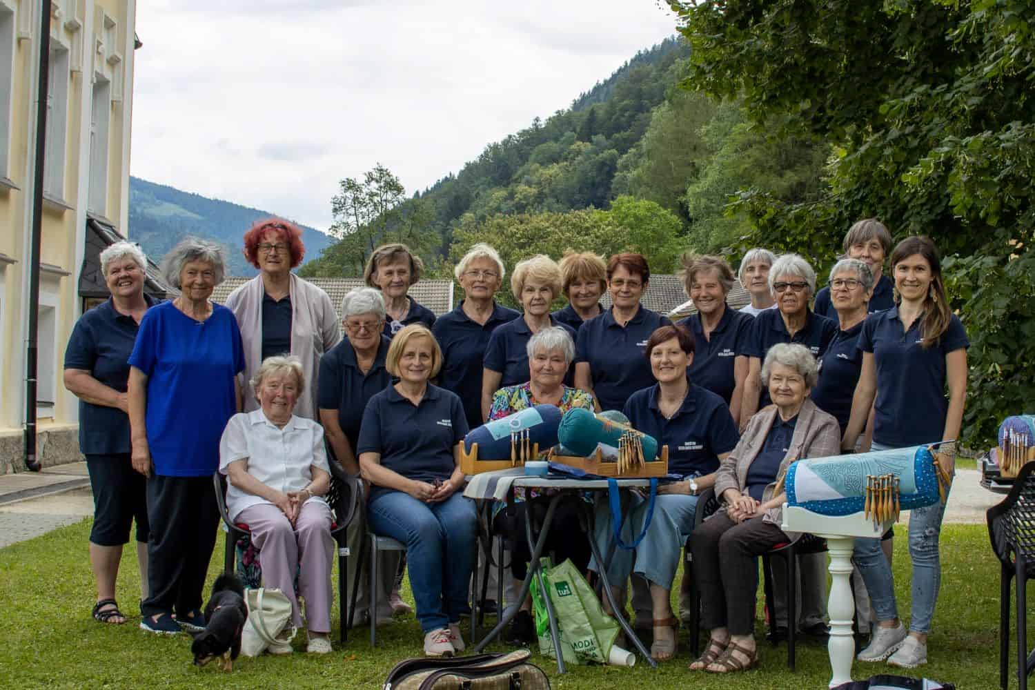 Koroške klekljarice v parku dvorca Bukovje obeležile svetovni dan klekljanja