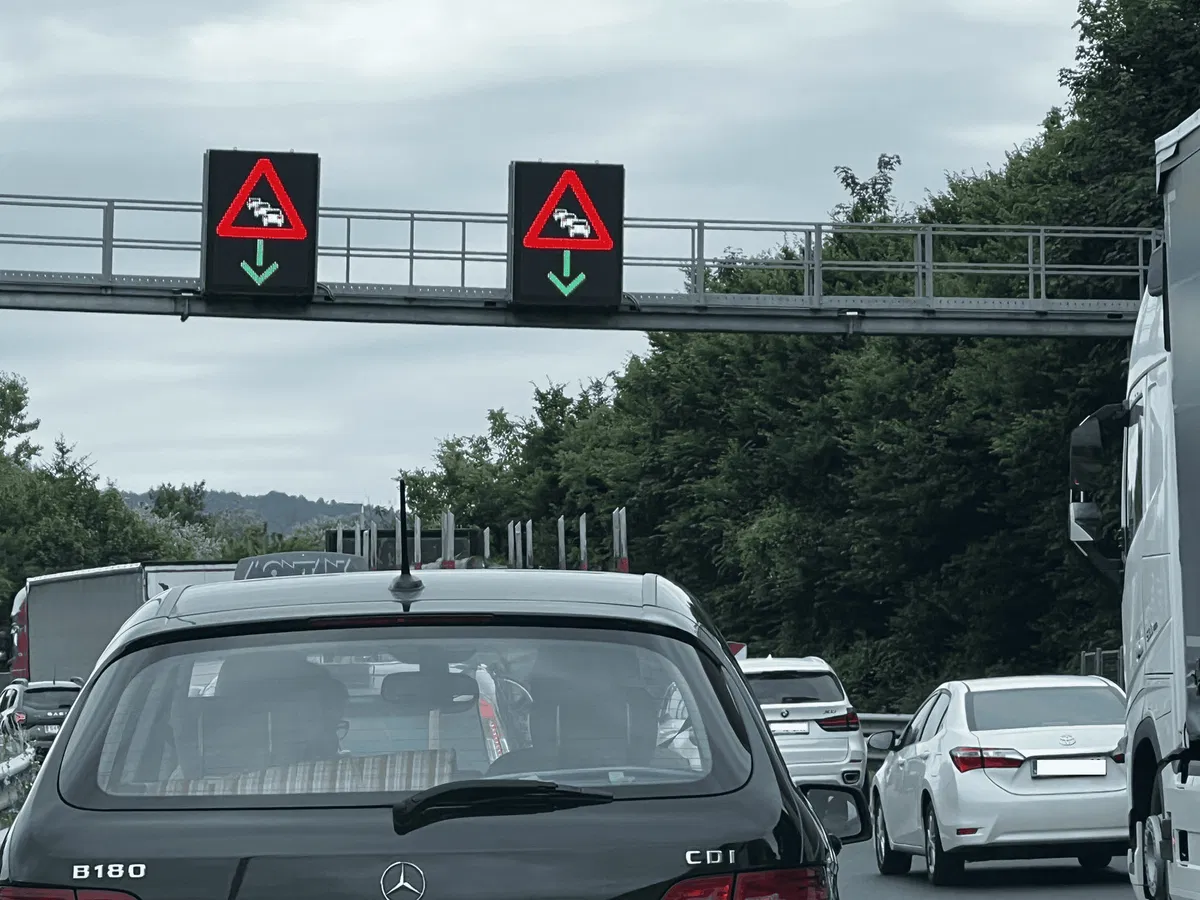Na hrvaških cestah danes začetek vzpostavitve elektronskega sistema cestninjenja