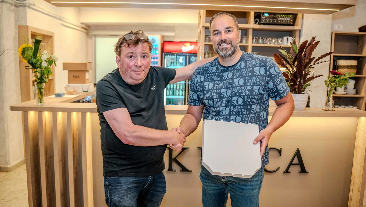 Avto center Ravne podarja 100 pic Picerije Škufca