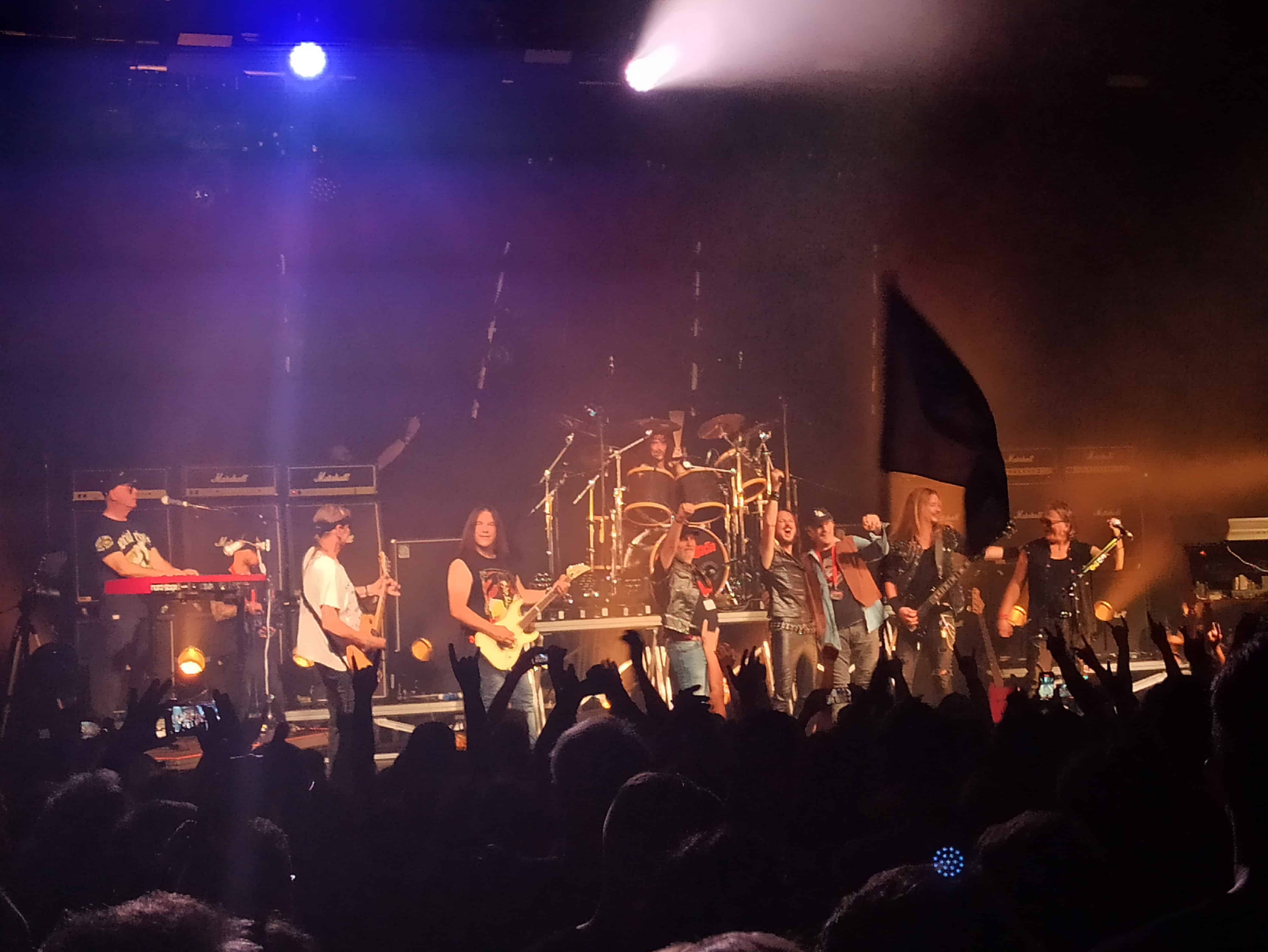 Legendarna Pomaranča navdušila v razprodanem Kinu Šiška