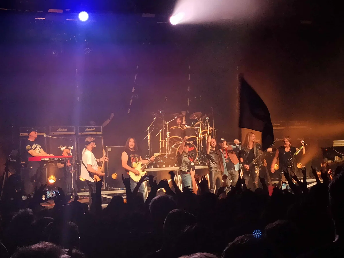 Legendarna Pomaranča navdušila v razprodanem Kinu Šiška