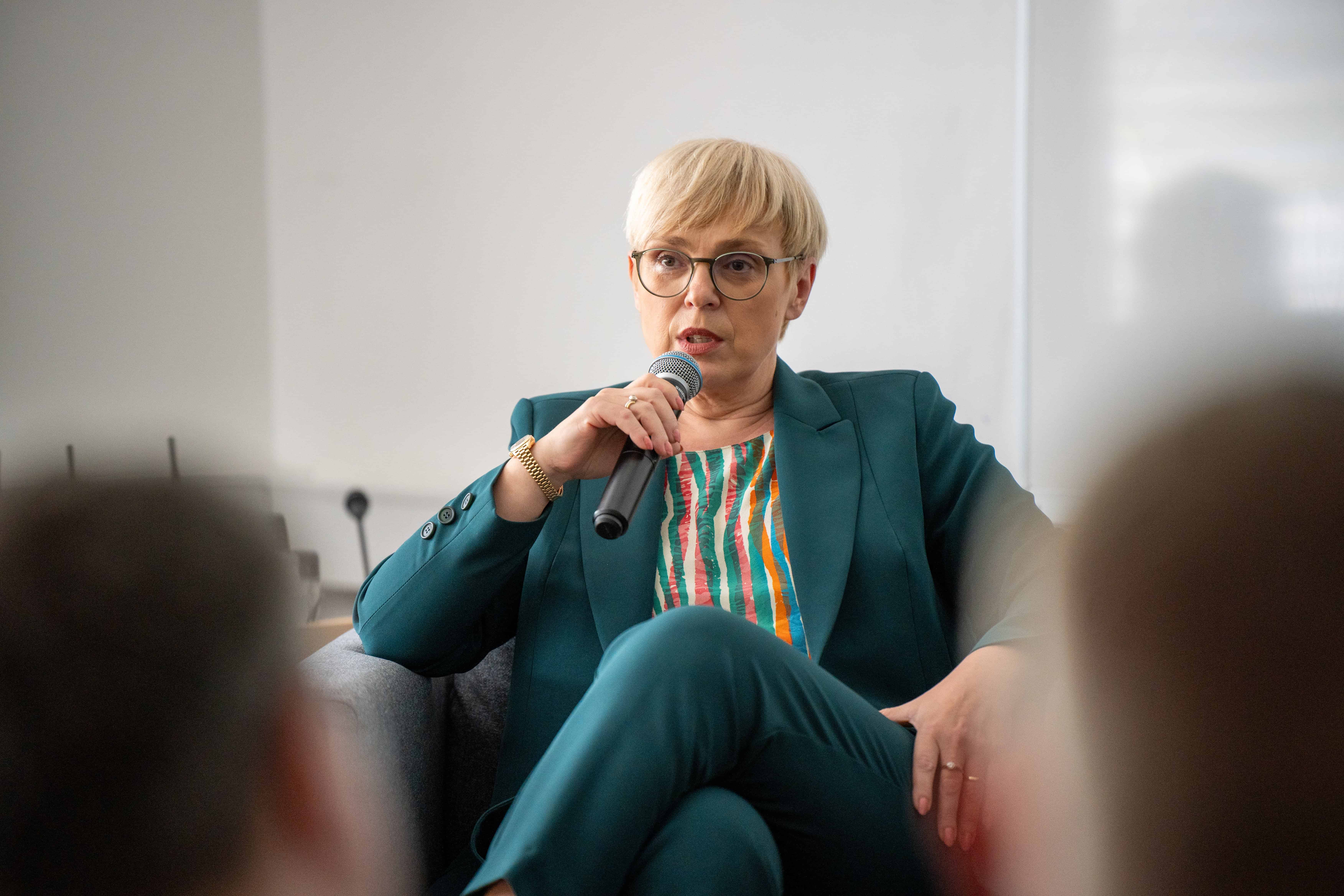 Pirc Musar: Stanovanje ni in ne sme biti luksuz