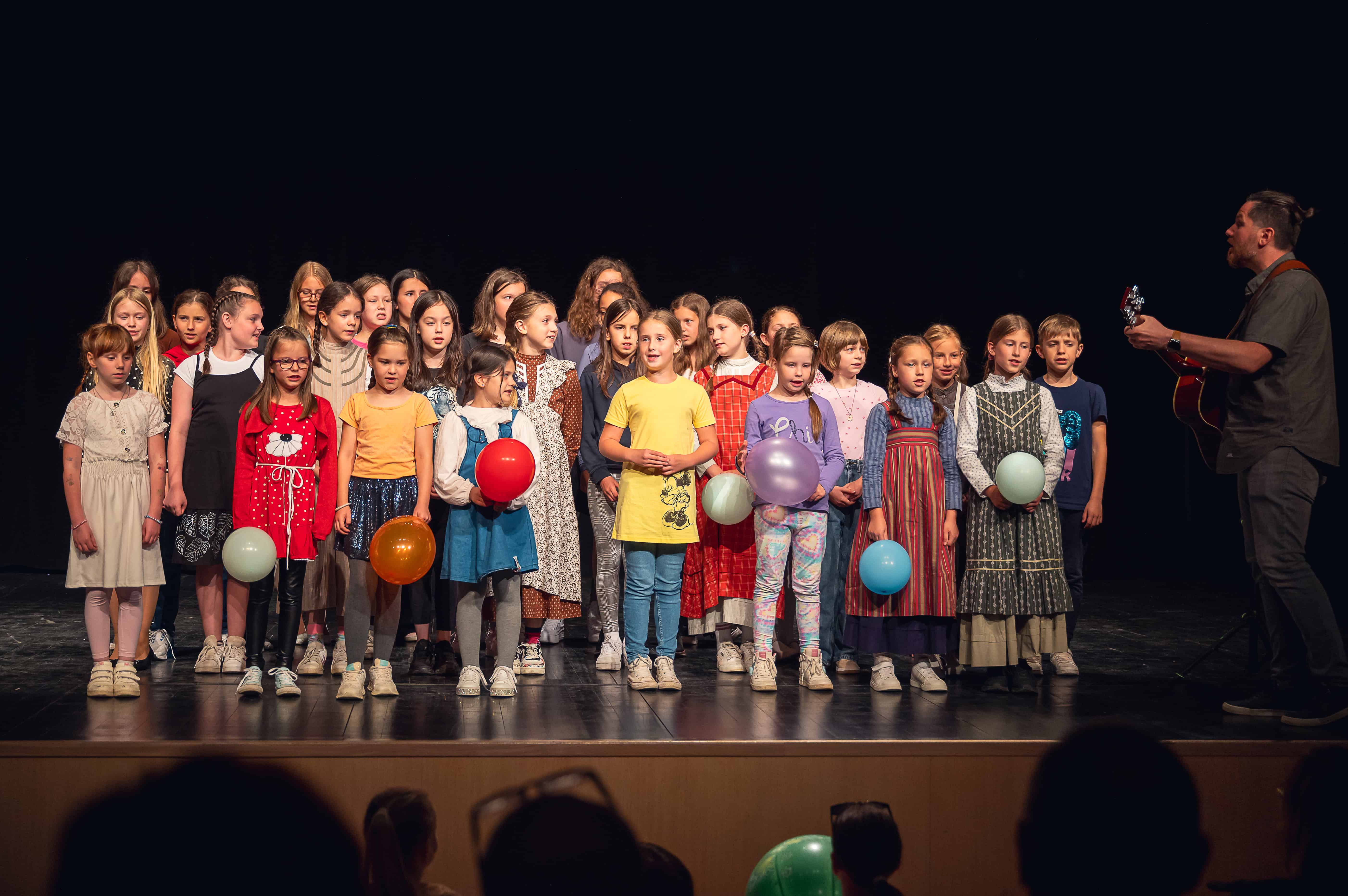 Medgeneracijsko obarvan Večer ljubiteljske kulture v Mežiški dolini (FOTO)
