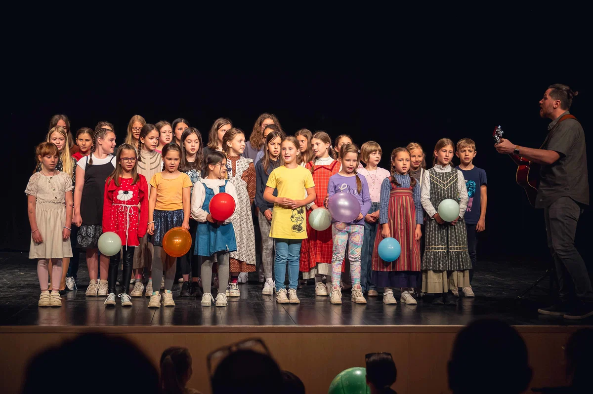 Medgeneracijsko obarvan Večer ljubiteljske kulture v Mežiški dolini (FOTO)