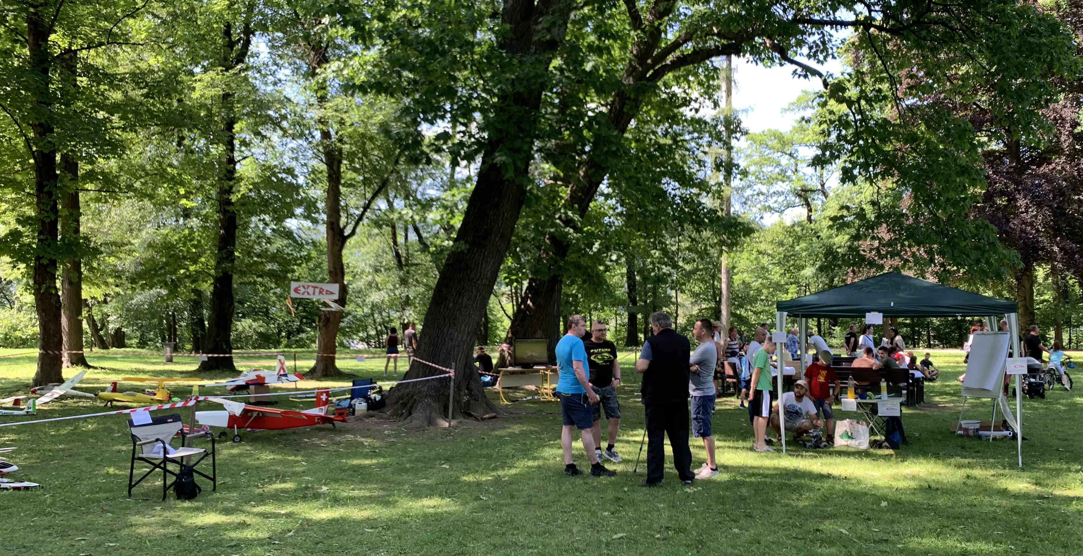 Jutri bodo Grajski park na Ravnah zavzela daljinsko vodena letala. Potekal bo Modelarski dan