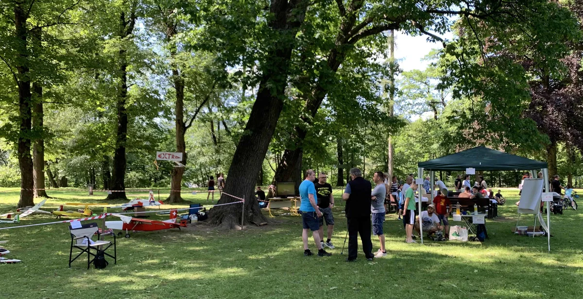 Jutri bodo Grajski park na Ravnah zavzela daljinsko vodena letala. Potekal bo Modelarski dan