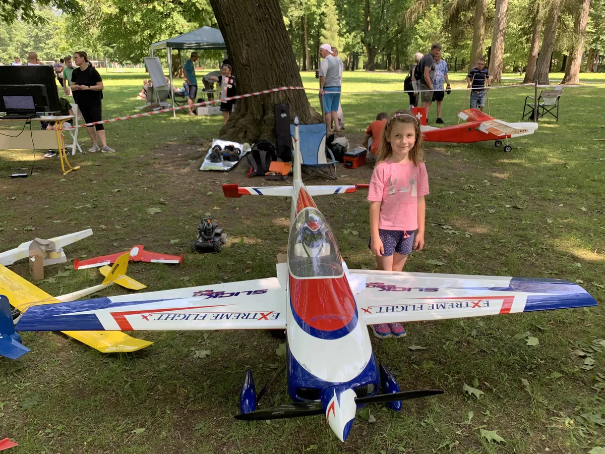 Vabljeni v Grajski park Ravne na modelarski dan