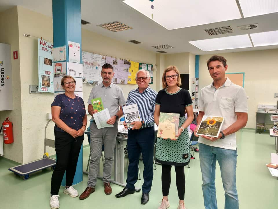 OŠ Črna na Koroškem prejela knjige Mohorjeve družbe iz Celovca