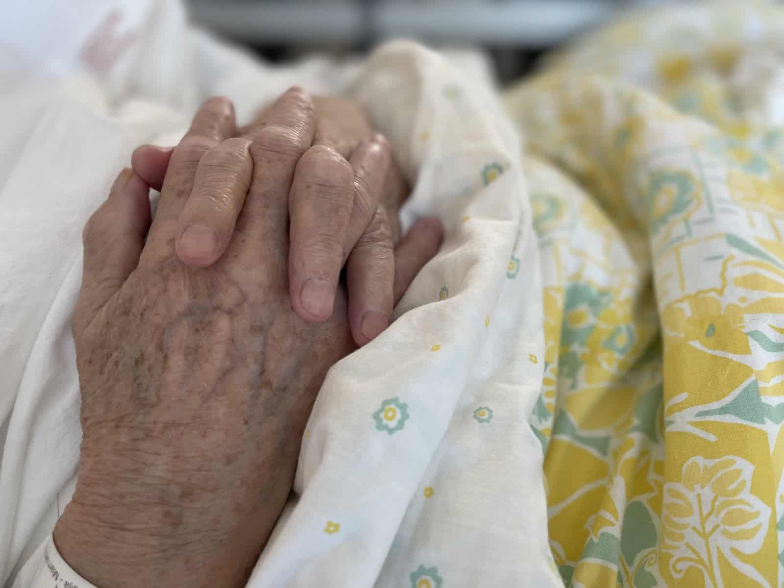 Čakajoči za sprejem v domove starejših morajo oddati vlogo za dolgotrajno oskrbo